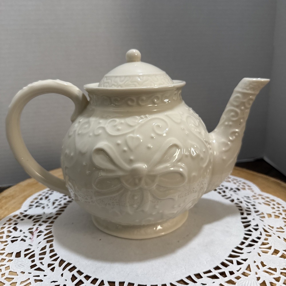 Skye McGhie Eternity White Embossed Floral Teapot 32 Oz Ceramic w Lid Vintage